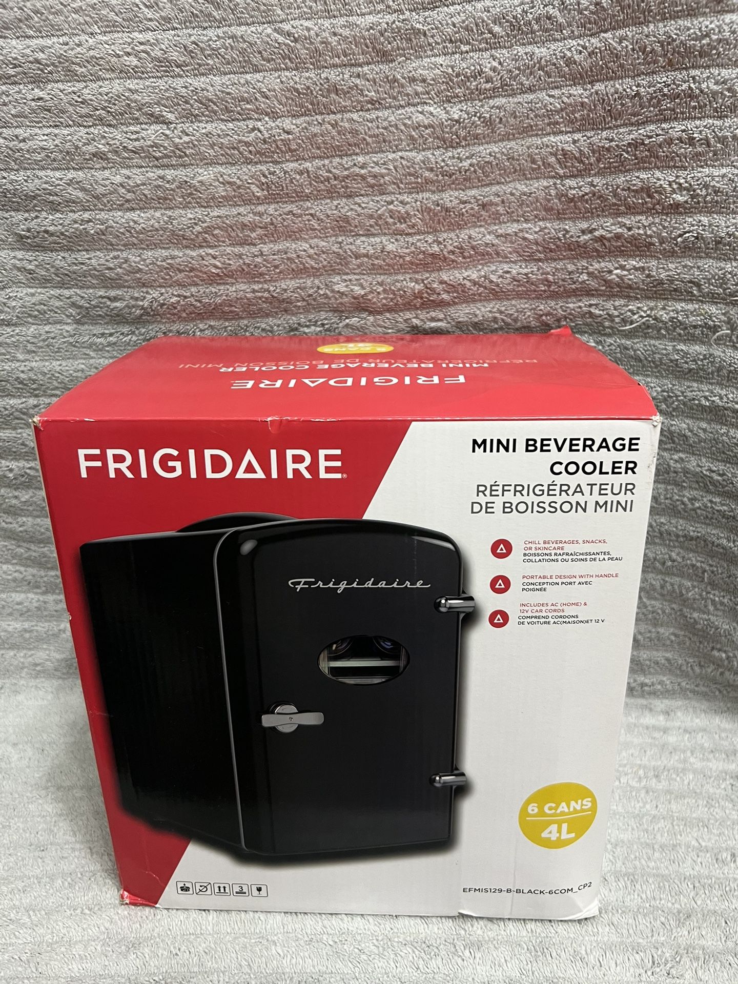 Frigidaire Retro 6 Can Mini Beverage Cooler, Black, 4L