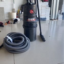 Garage utility vacuum 