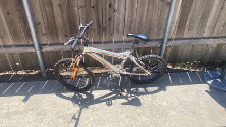 Mongoose kids mountain bike