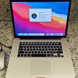 MacBook Pro 15 Inch (With Mouse)