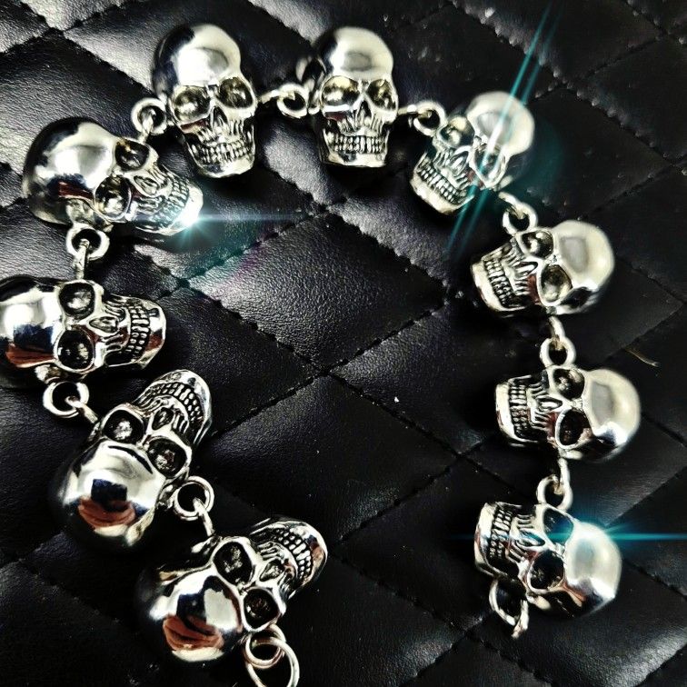 Men's Large Solid Sterling Silver Skull Bracelet Size 8.5" - 9"