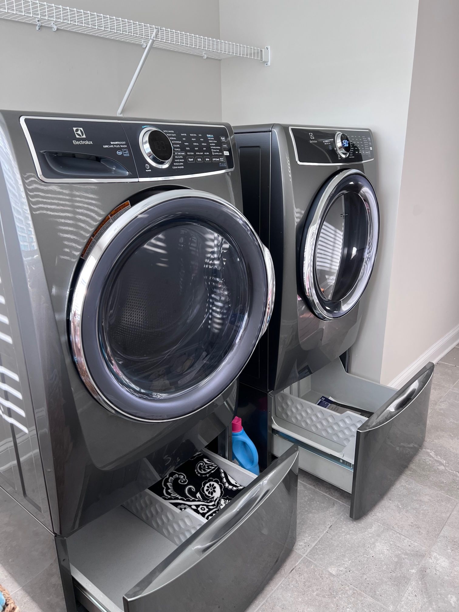 🔥 Like-New Electrolux Front Load Washer & Dryer Set with Pedestals - $1,150