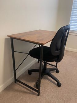 Desk 32in + Chair for Sale – Like New Condition