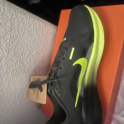 Running Nike Shoes 9.5