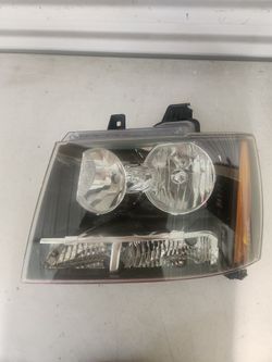2007 To 2014 Chevy Tahoe , Suburban And Avalanche Left Driver Side Headlight 