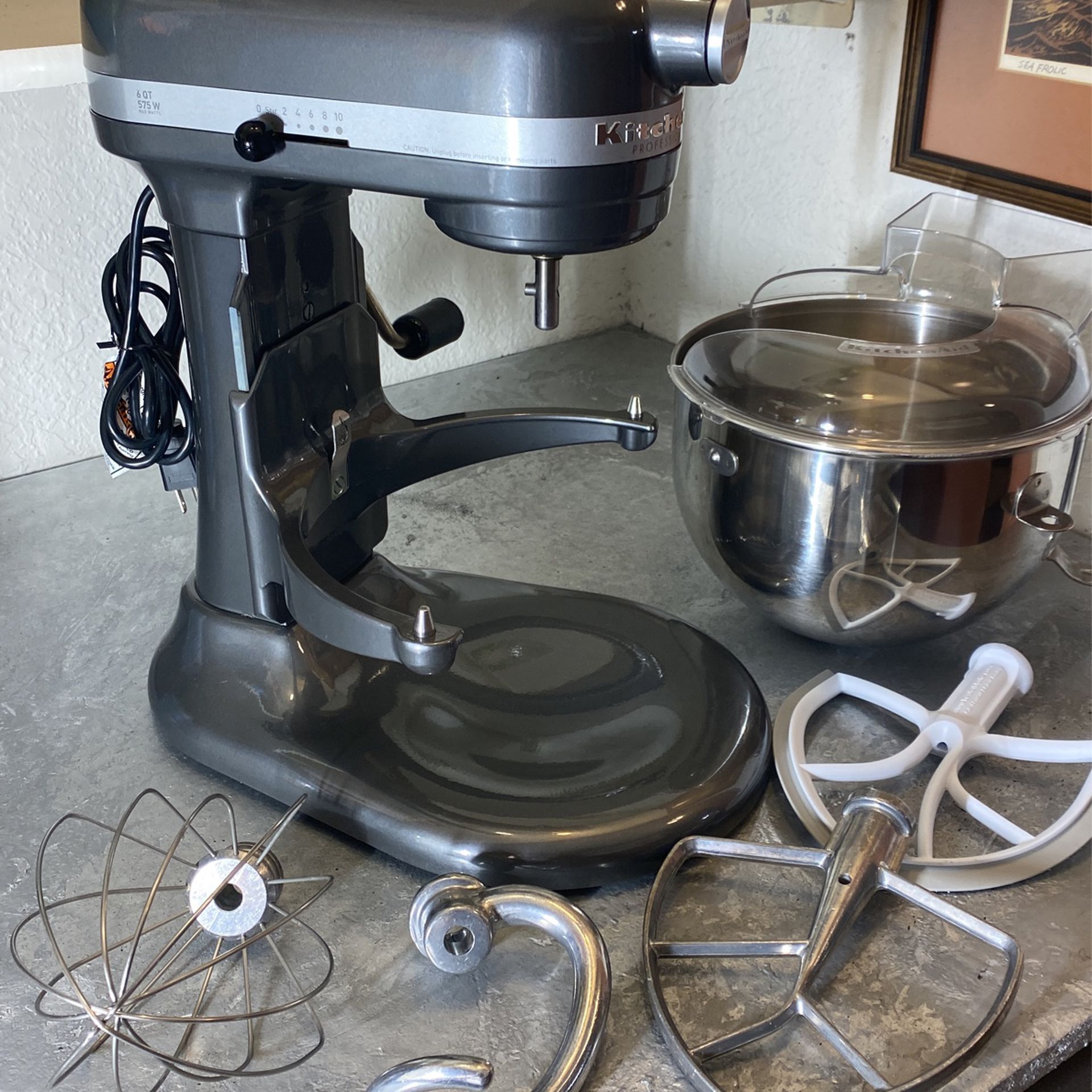 KitchenAid Stand Mixer Pro Series 7 qt Bowl & 7 Attachments (Dough + Flat  Beaters + Whisk) & 5-Blade Spiralizer for Sale in Sarasota, FL - OfferUp