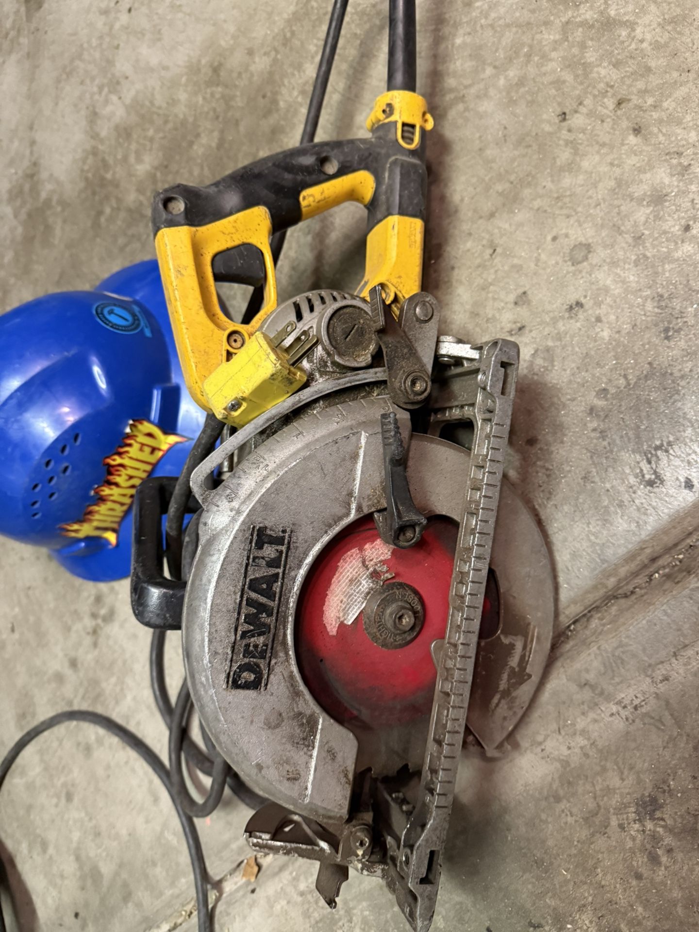 Dewalt Worm Drive. Circular Saw. Skill Saw.