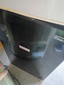 Small bar refrigerator