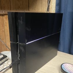 Ps4 With Games And 4 Controllers