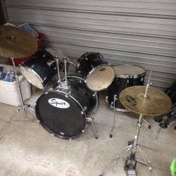 Squire By Fender 7 Piece Drum Set 