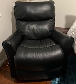 La-Z-Boy Black Leather Rocker Recliner – Excellent Condition