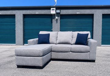 Gray Sectional w/ Reversible Chaise