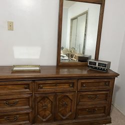 Sturdy 9-drawer dresser with mirror