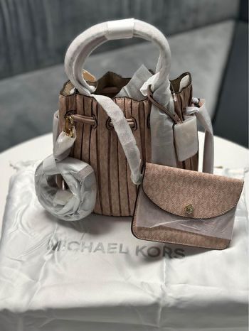Michael Kors Kenly Tote Bag & Wallet for Sale in El Paso, TX - OfferUp