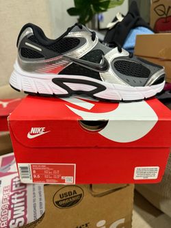 Nike V5 RNR Running Sneakers Size 8