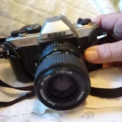 Nikon FM10 35 mm Camera 