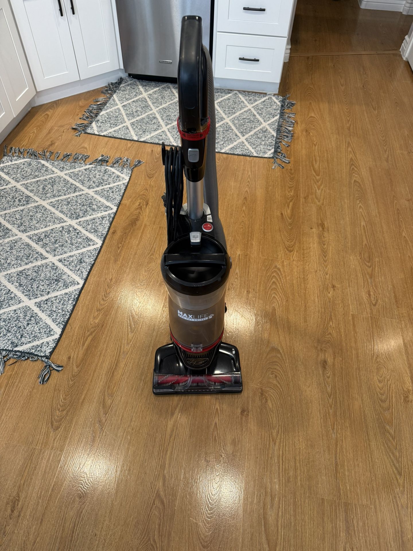 VACUUM CLEANER- HOOVER - 12 AMP
