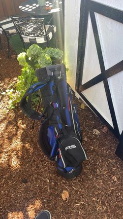 Pivot Golf  Bag with Stand / Cover Like New