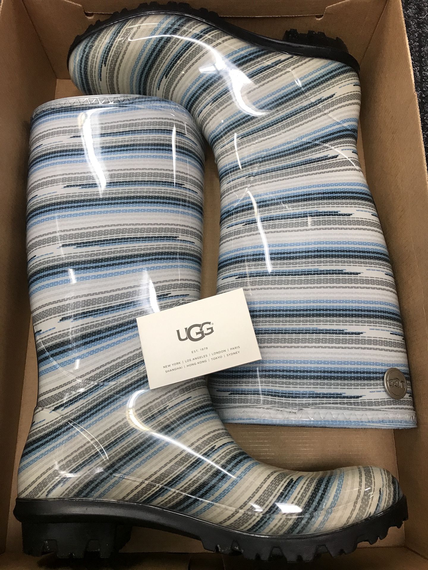 UGG rain boots size 9 ( new, never used) available in NYC and Miami