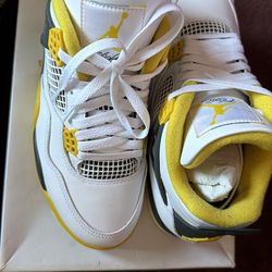 Wmns Air Jordan 4 Retro