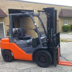 Pneumatic 2018 6000 LB. Capacity Toyota Forklift 