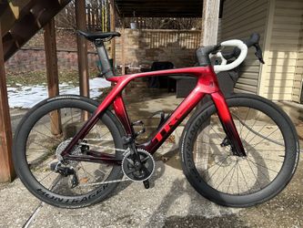 2022 Madone SLR 7 - 57cm
