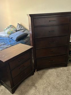 Used Dresser and Nightstand (group 92700)