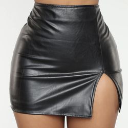 Fashion Nova Black Faux Leather Skirt Size M