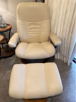 Ekornes Stressless Cream Leather Recliner Chair with Ottoman