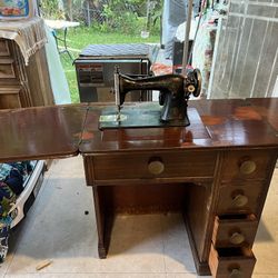 Singer Sewing Machine 