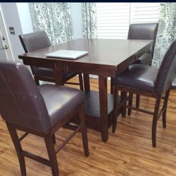 Dining Room/ Breakfast Table