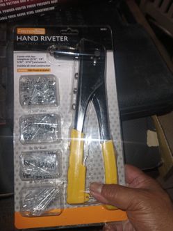 Hand riveter