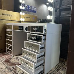 Hollywood Vanity Mirror Brand New In The Box 