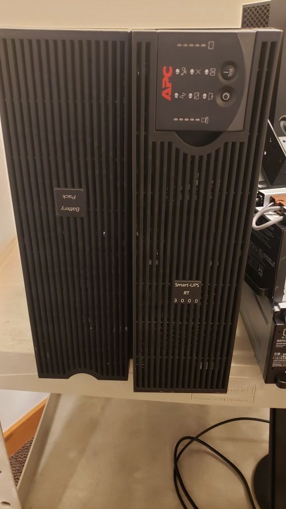 Smart UPS RT 3000 with Battery Pack - in very good conditions