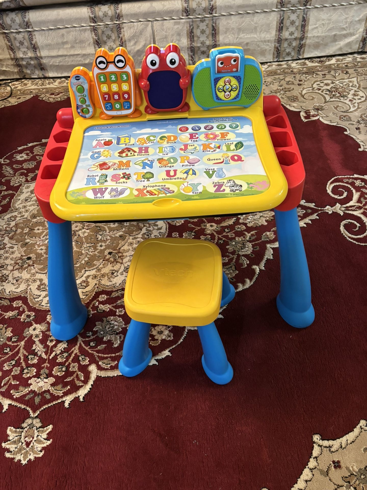 Tech Touch And Learn Activity Desk Deluxe And Phonics Activity Pages