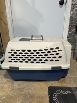 Pet Carrier — Sturdy Plastic Travel Crate (Large)