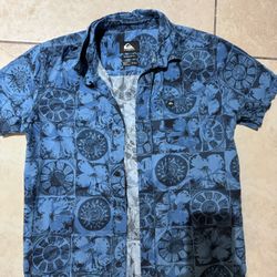 Quicksilver button down boys medium shirt