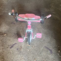 Pink Radio Flyer Tricycle  18$ OBO 