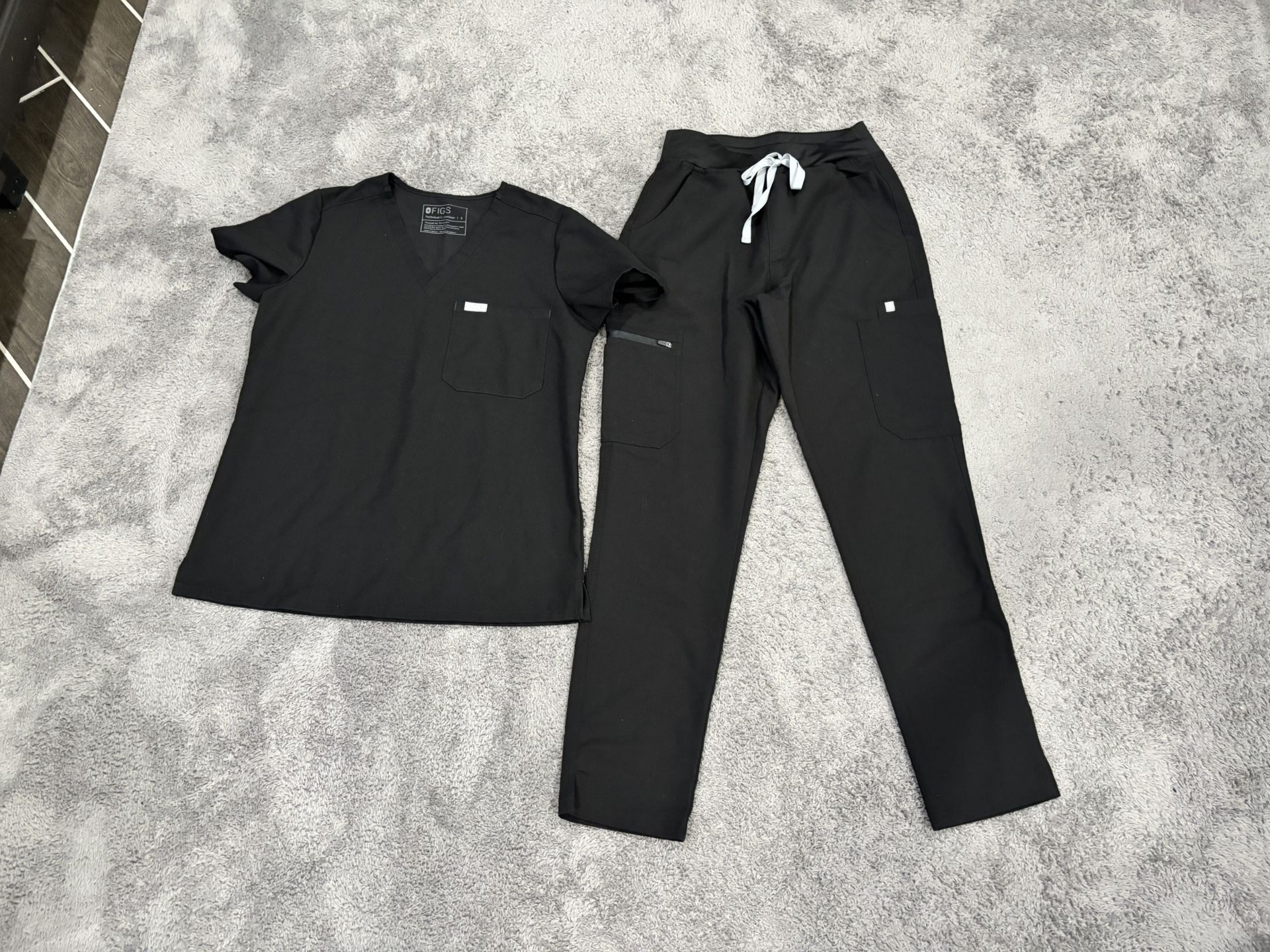 Small FIGS Black Scrub Set