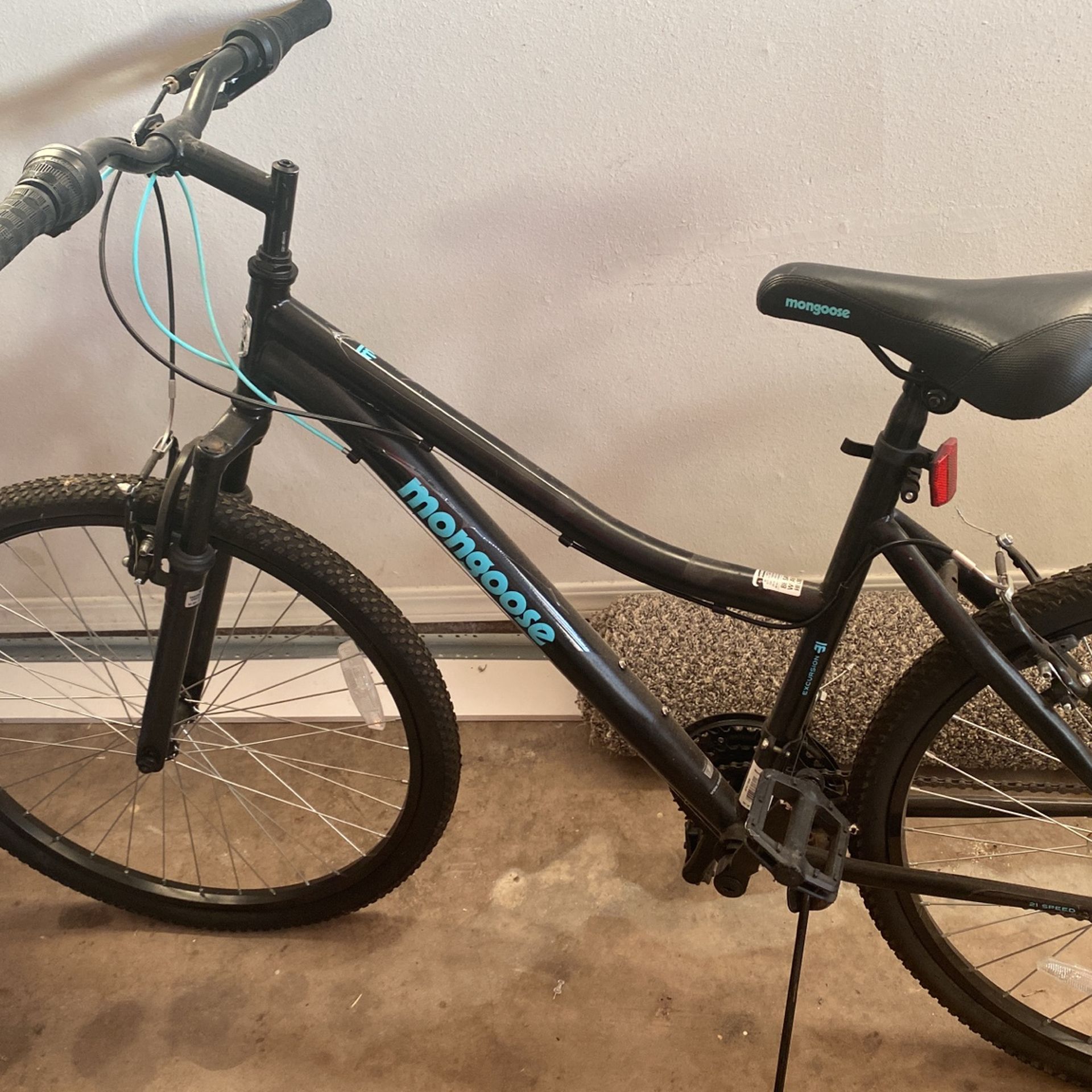 Mongoose Mountain Bike – Great Condition Ready to Ride!