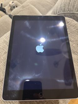 Apple iPad 5th Gen 32GB, Wi-Fi, 9.7" - Space Gray MP2F2LL/A