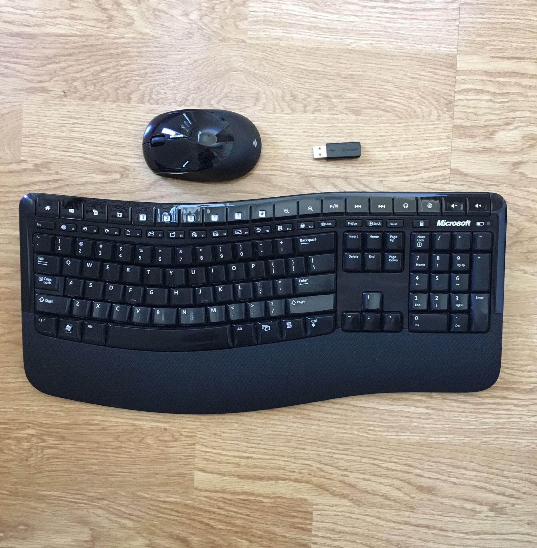 Microsoft Wireless Comfort Keyboard & Mouse 5000