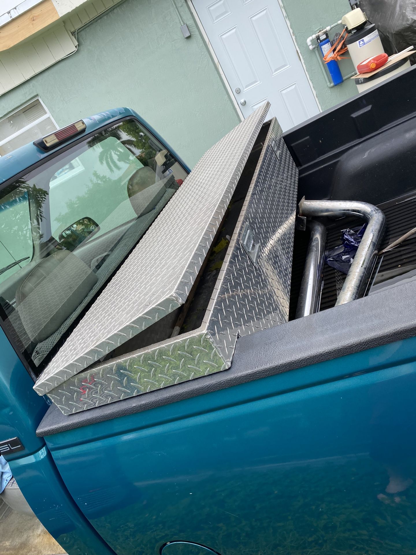 Truck tool box