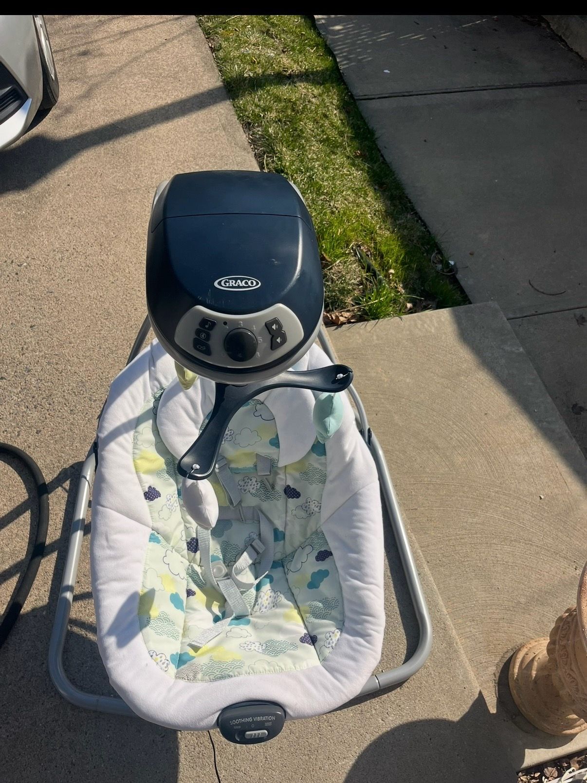 Graco infant swing with music and soothing vibration