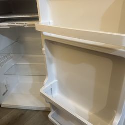 4.4 cu ft Hisense fridge