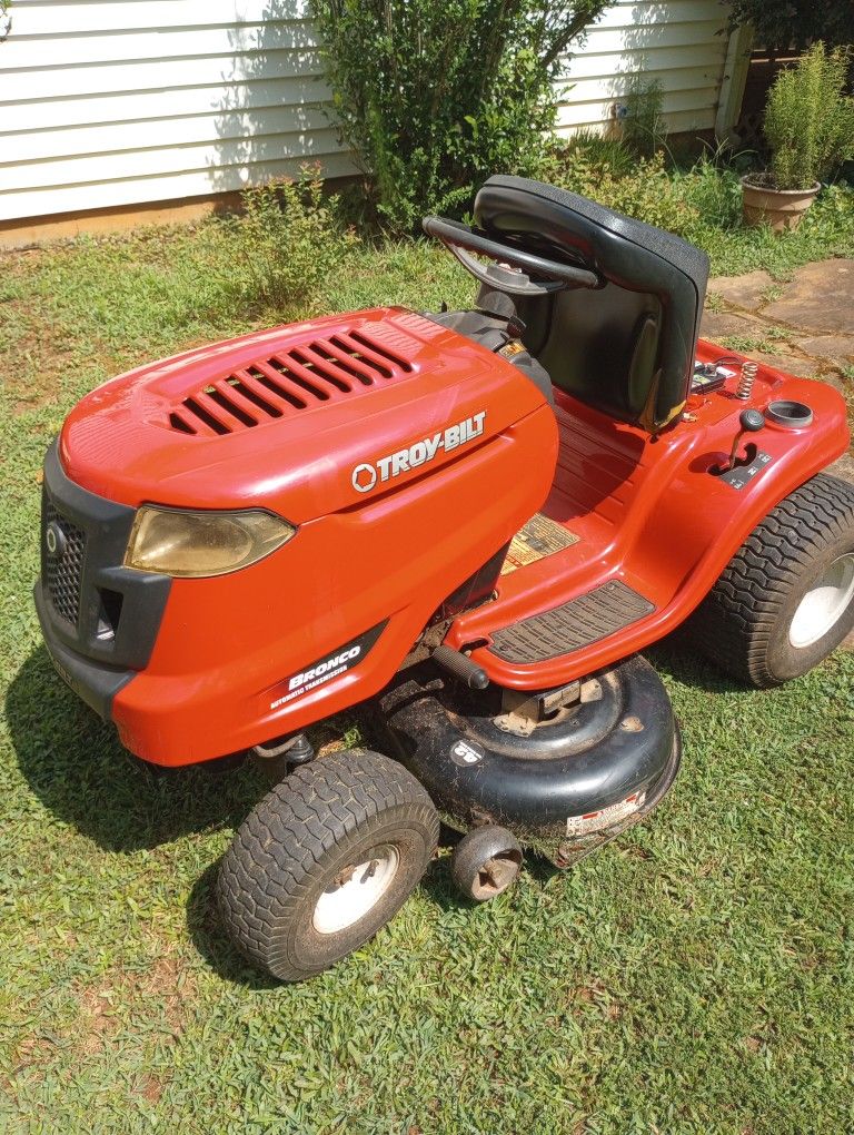 2012 Troy Bilt Bronco 42 " Riding Mower