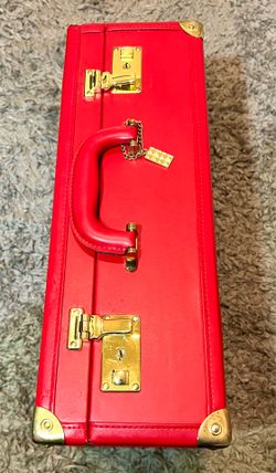 RARE Elizabeth Arden- RED DOOR- Luggage / Suitcase/ Box. Beautiful. READ.
