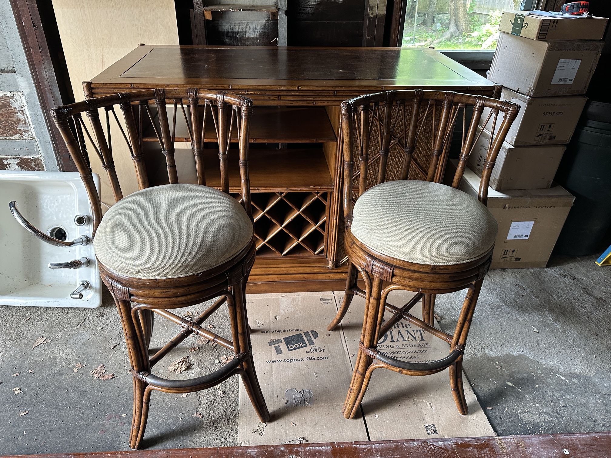 Tommy Bahama Hardwood Bar Set