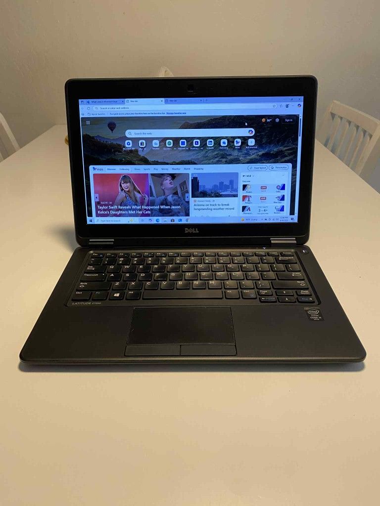 Dell Latitude E7250 Laptop 12.5-inch
Intel Core i5 2.30 GHz
8GB RAM
240 GB SSD
Windows 10 Pro. Microsoft office is installed. Nothing wrong. **NO TRA
