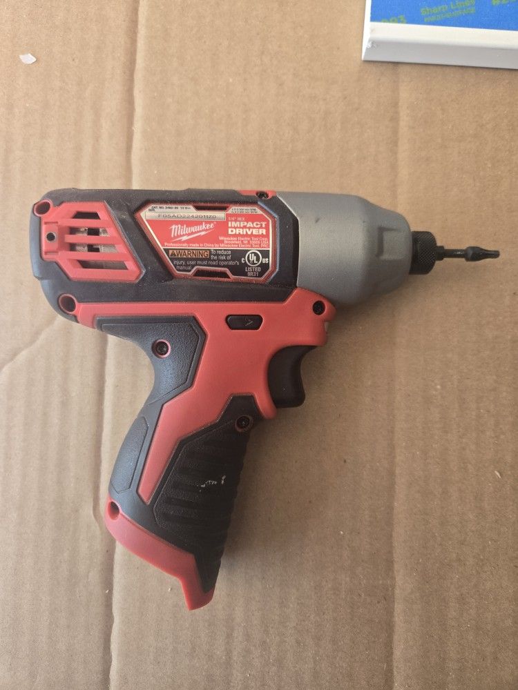 Milwaukee M12 Impact Kit